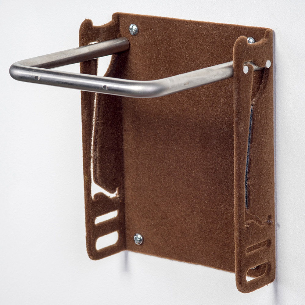 SÖTÉTBARNA SZÍNŰ FLOKKOLT (BÁRSONYOS) LÁBTARTÓ