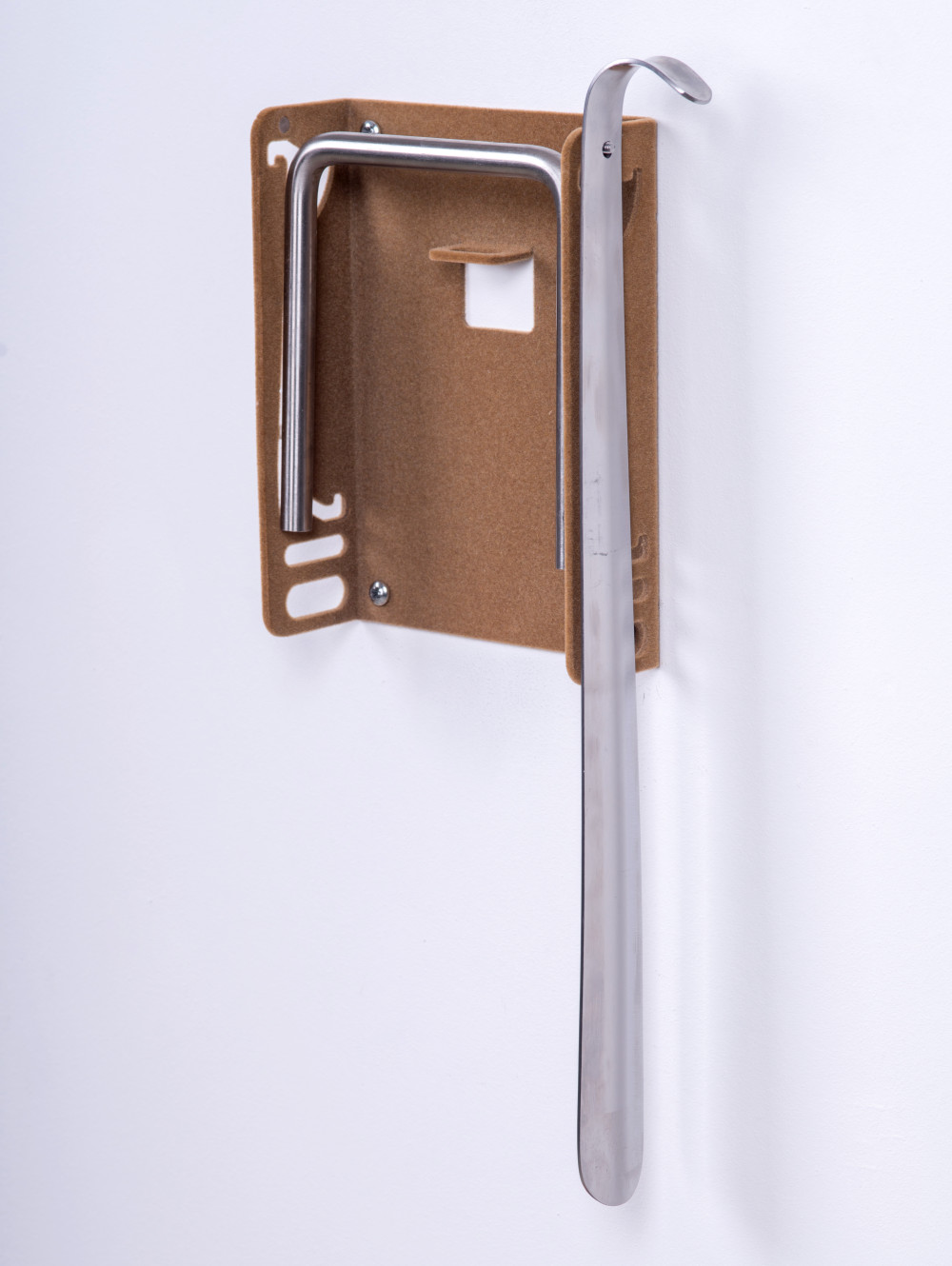 VILÁGOSBARNA SZÍNŰ FLOKKOLT (BÁRSONYOS) LÁBTARTÓ, BELSŐ CIPŐKANÁL TARTÓVAL